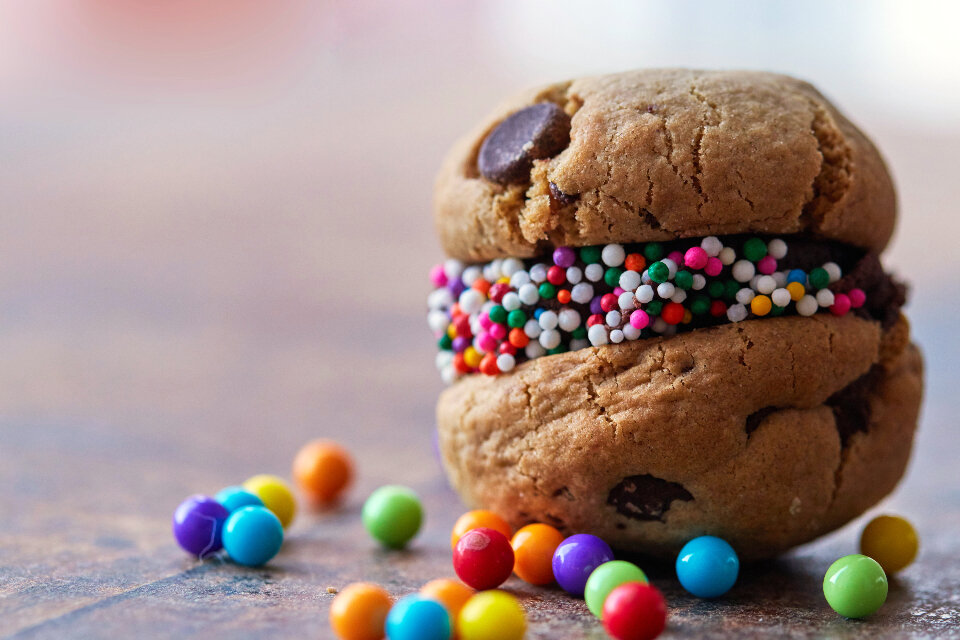 A cookie sandwich with eyes